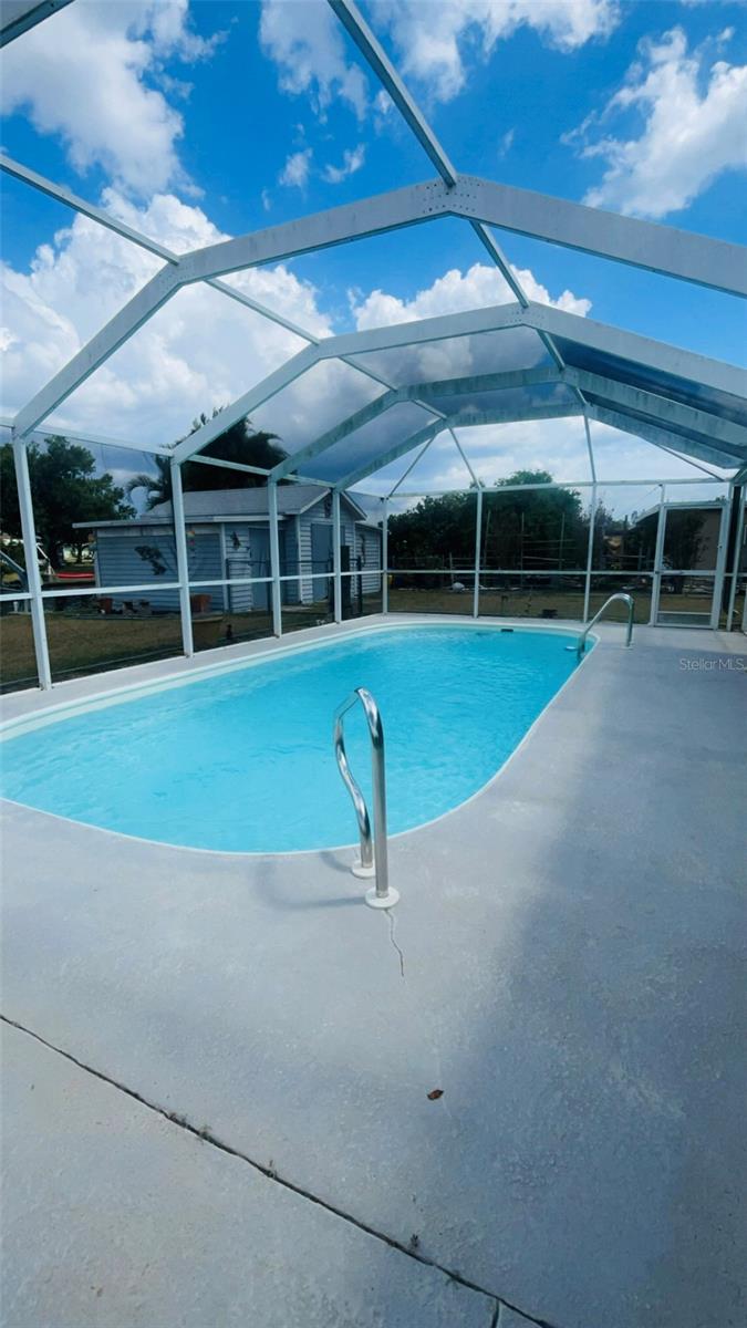 Image 28 of 35 For 631 Palmetto Drive Ne