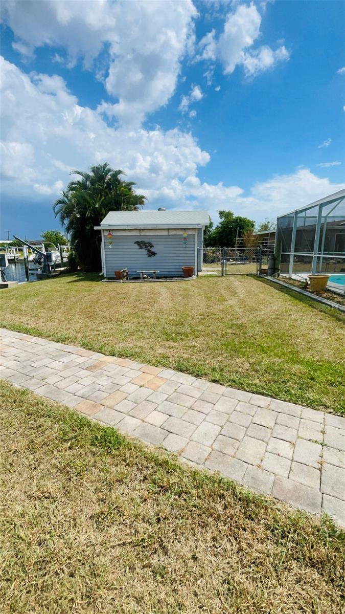 Image 32 of 35 For 631 Palmetto Drive Ne