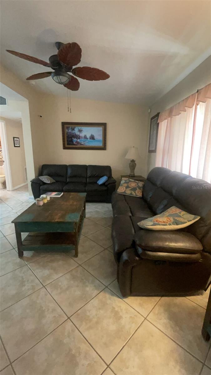 Image 4 of 35 For 631 Palmetto Drive Ne