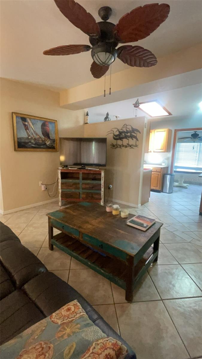 Image 5 of 35 For 631 Palmetto Drive Ne