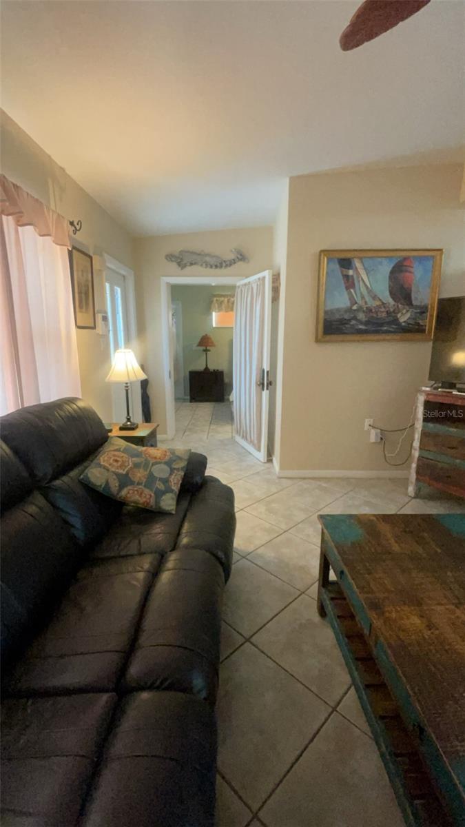 Image 7 of 35 For 631 Palmetto Drive Ne