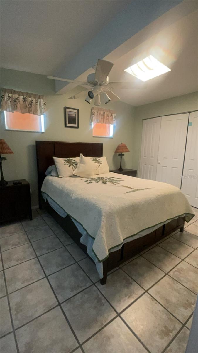 Image 8 of 35 For 631 Palmetto Drive Ne