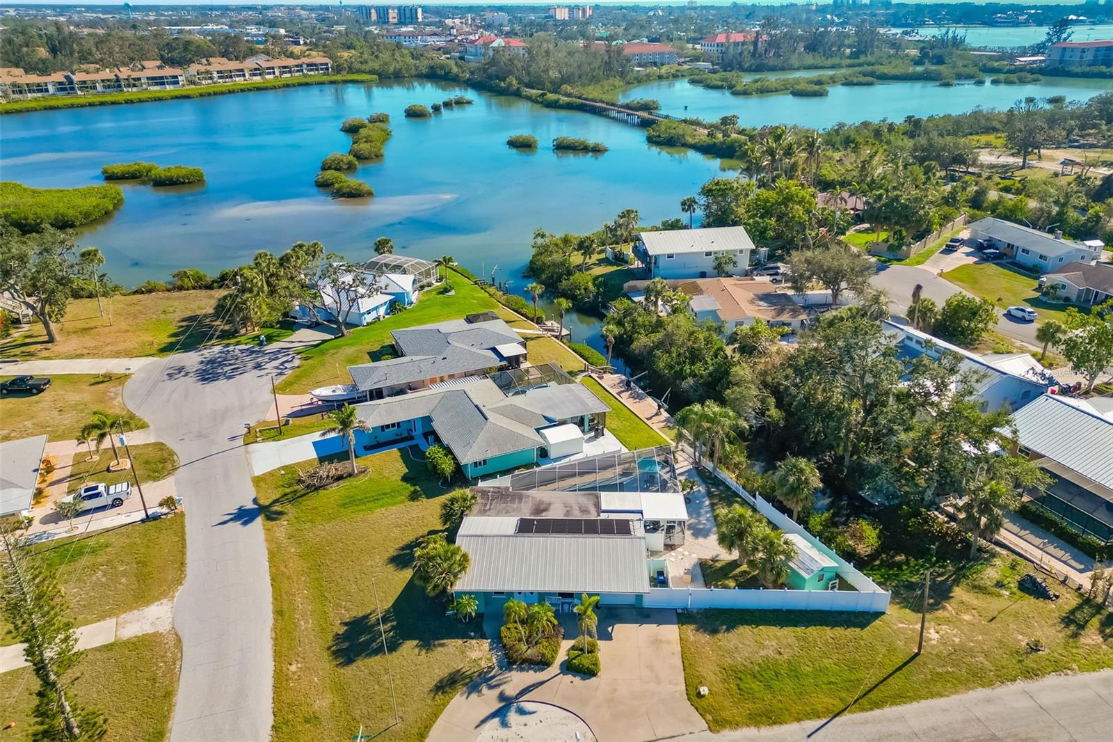 Image 10 of 67 For 503 Roberts Bay Drive