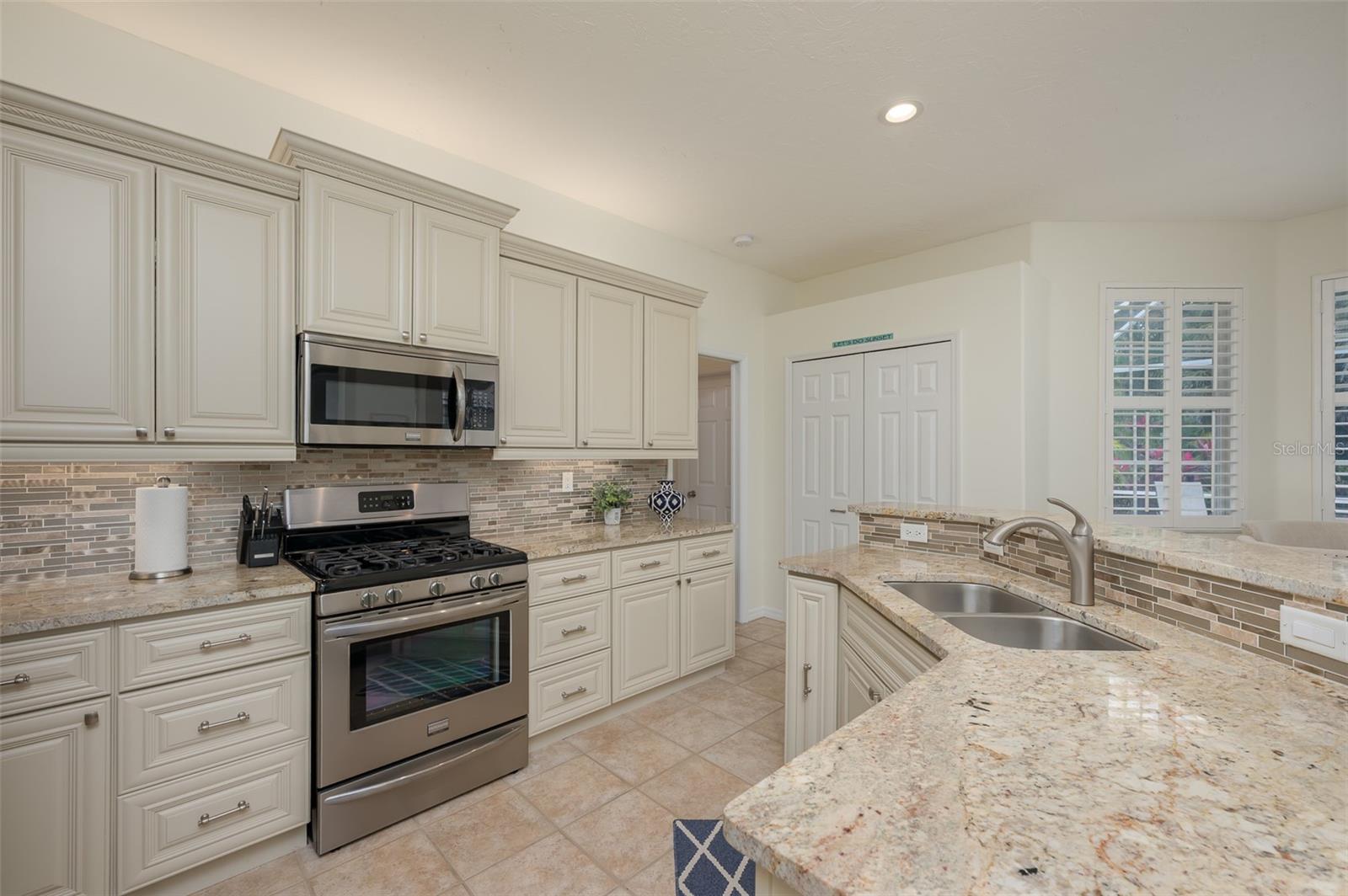 Image 14 of 50 For 4912 Sabal Lake Circle