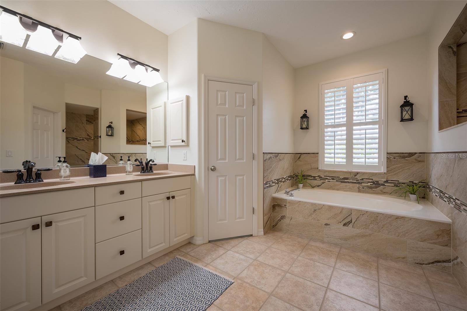 Image 18 of 50 For 4912 Sabal Lake Circle