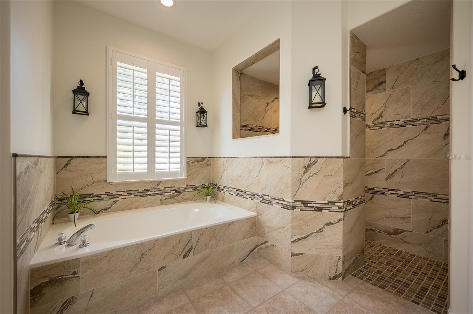 Image 19 of 50 For 4912 Sabal Lake Circle