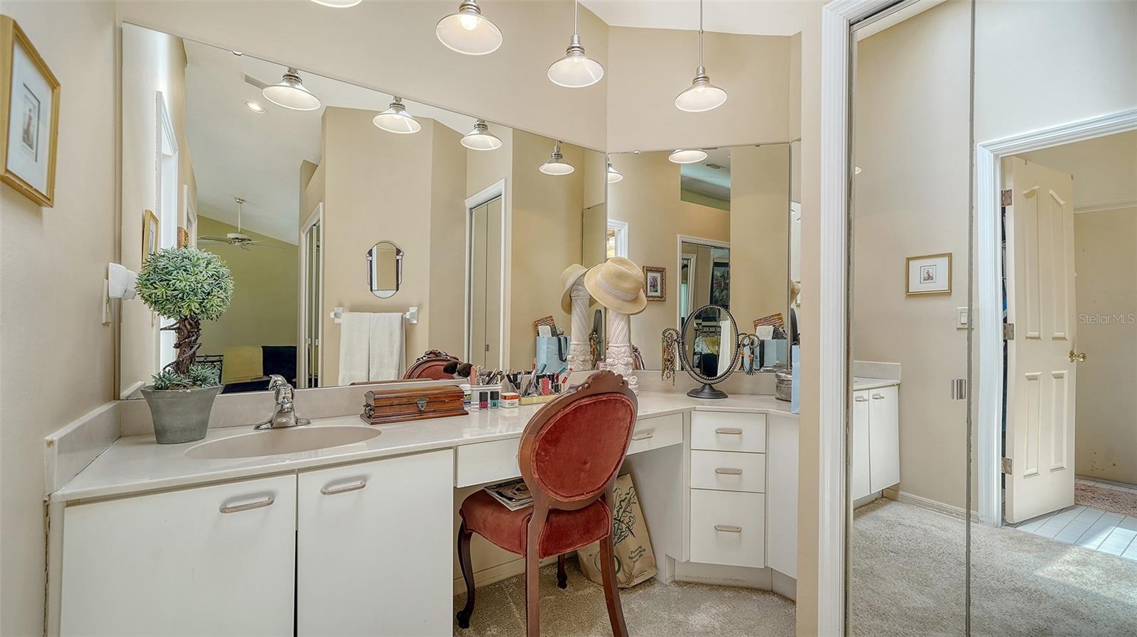 Image 10 of 41 For 3984 Lyndhurst Court