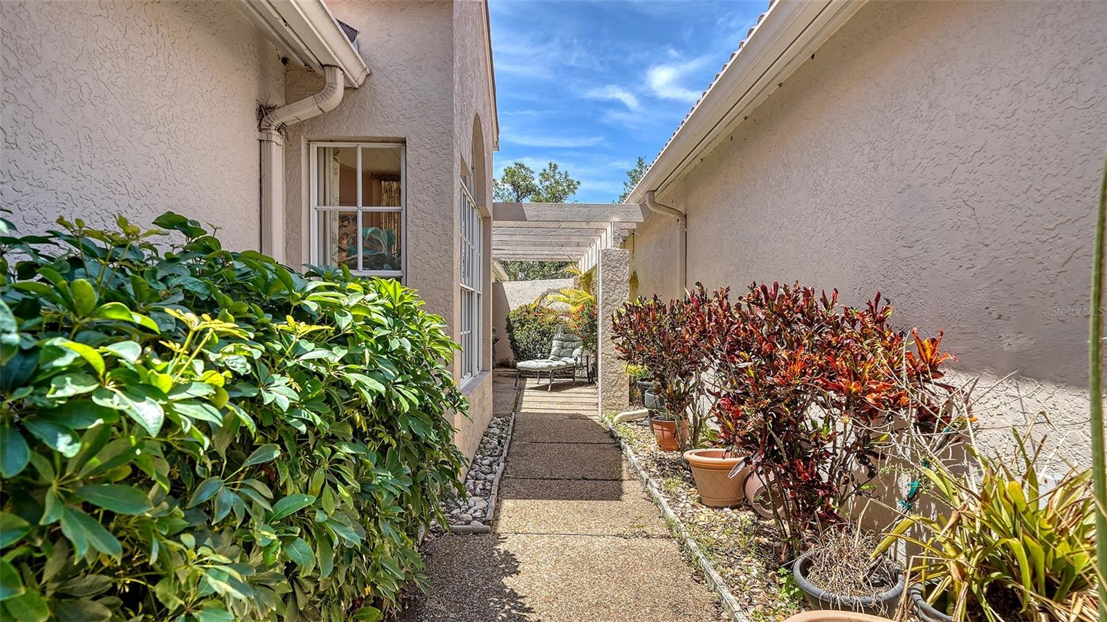 Image 13 of 41 For 3984 Lyndhurst Court