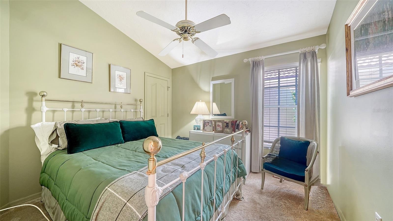 Image 15 of 41 For 3984 Lyndhurst Court
