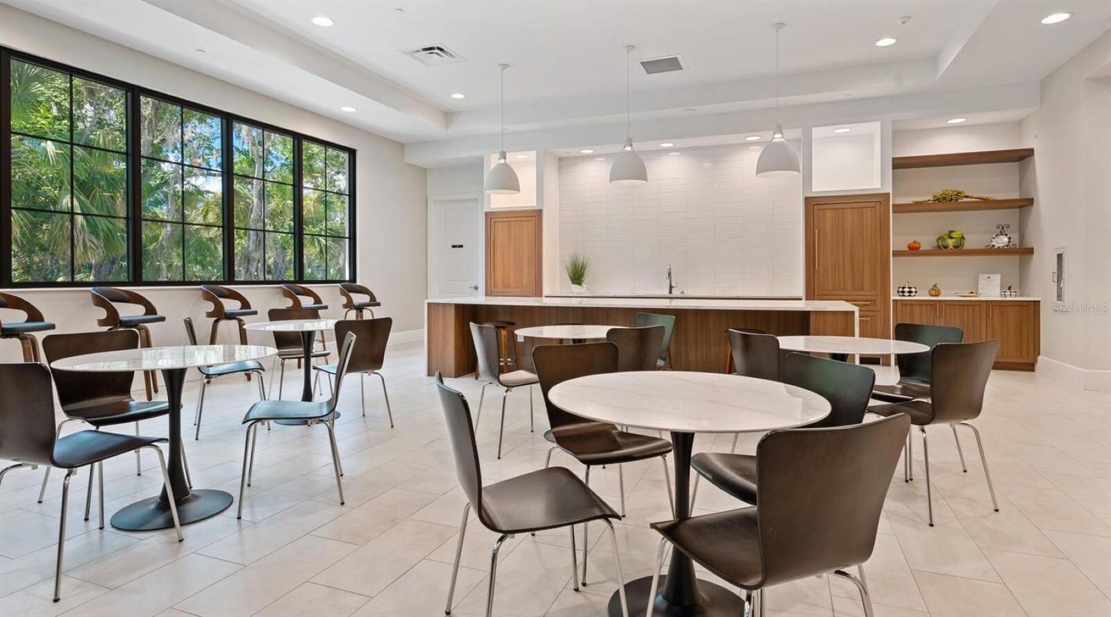 Image 32 of 41 For 3984 Lyndhurst Court