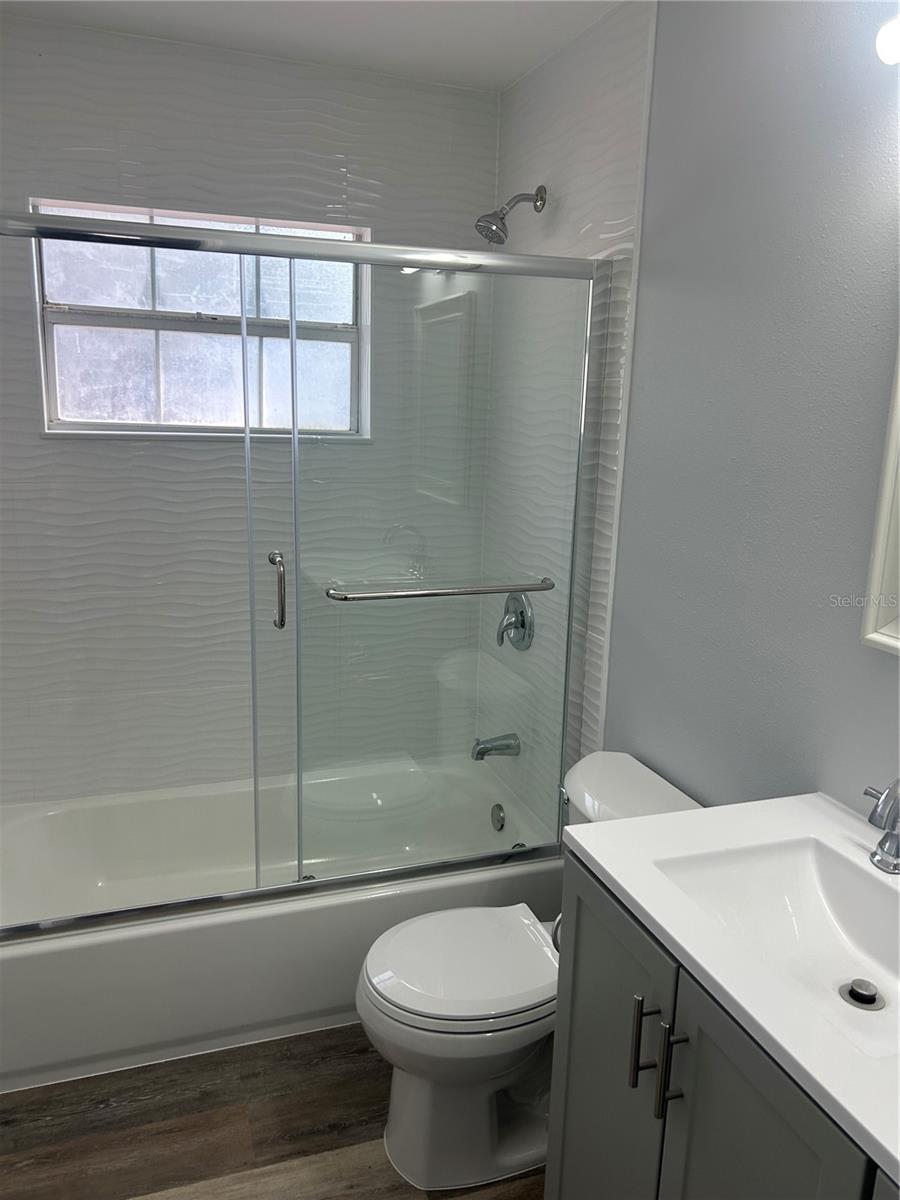 Image 11 of 14 For 121 Pershing Street Ne