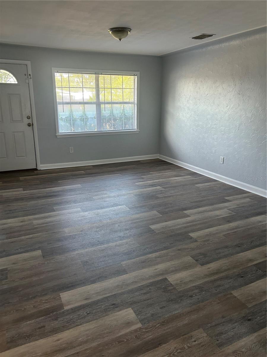 Image 3 of 14 For 121 Pershing Street Ne