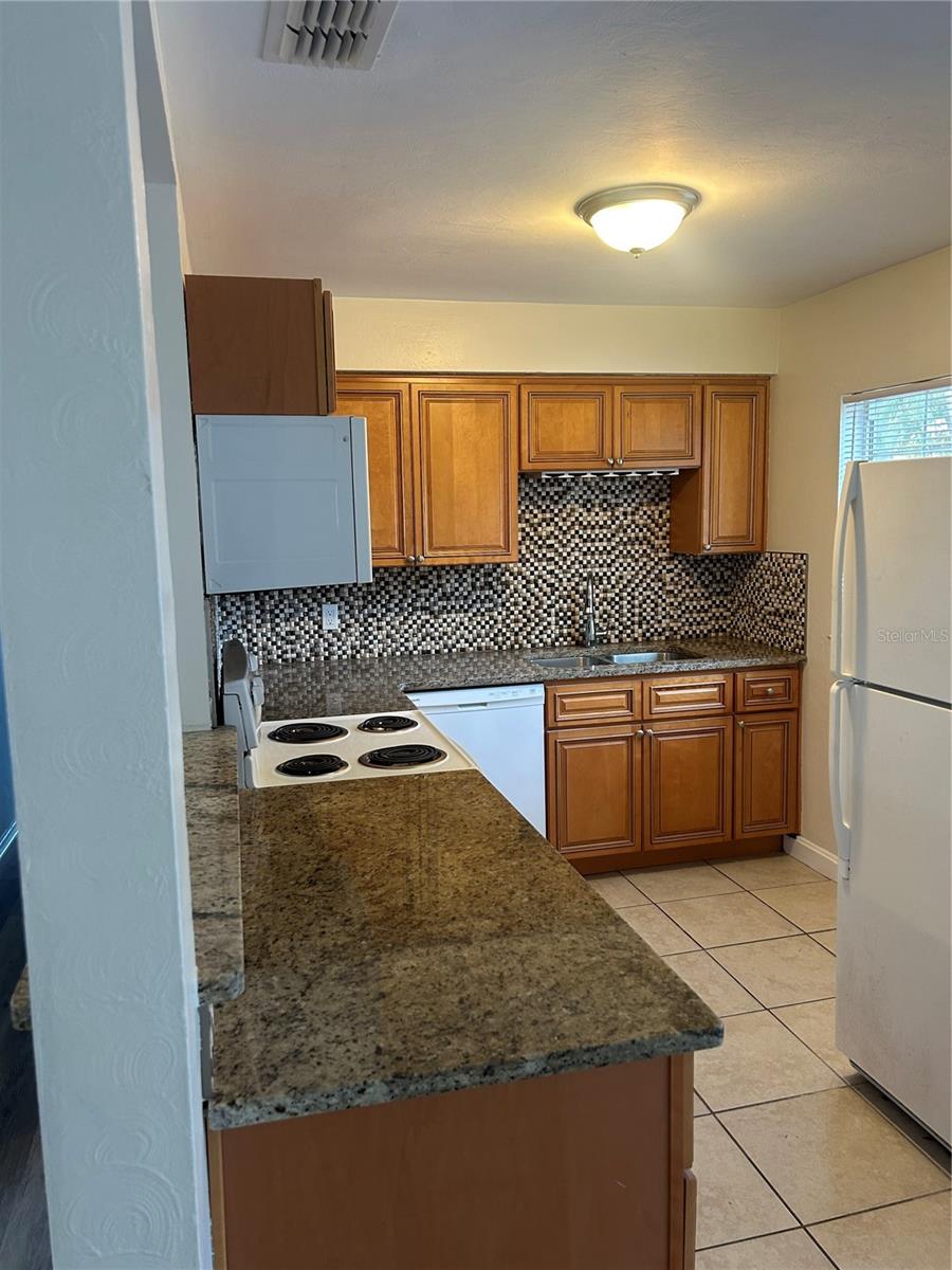 Image 6 of 14 For 121 Pershing Street Ne