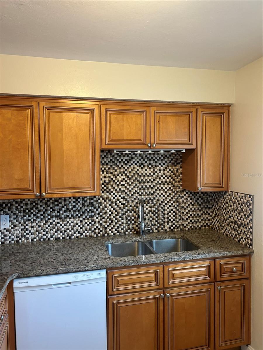 Image 8 of 14 For 121 Pershing Street Ne