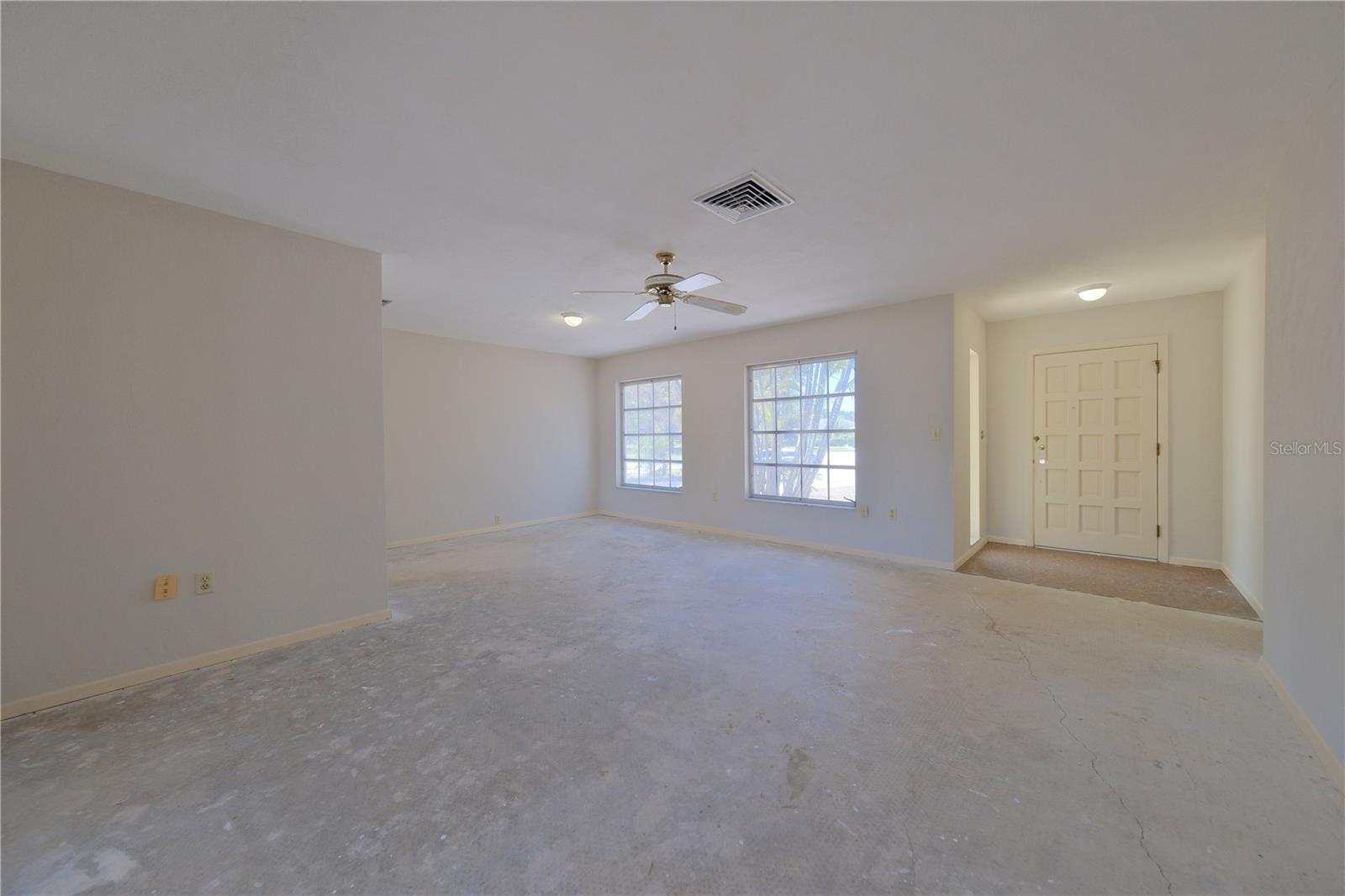 Listing photo id 8 for 1223 De Narvaez Avenue
