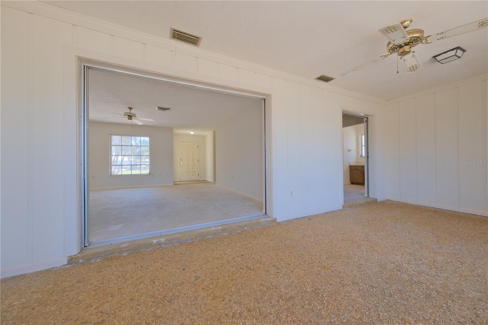 Listing photo id 11 for 1223 De Narvaez Avenue