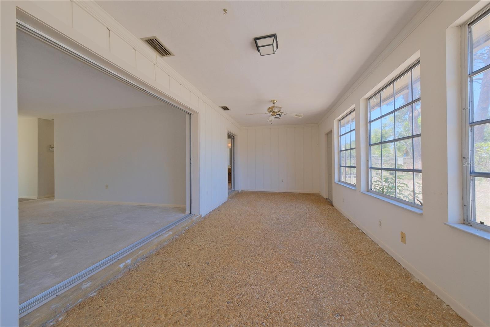 Listing photo id 12 for 1223 De Narvaez Avenue