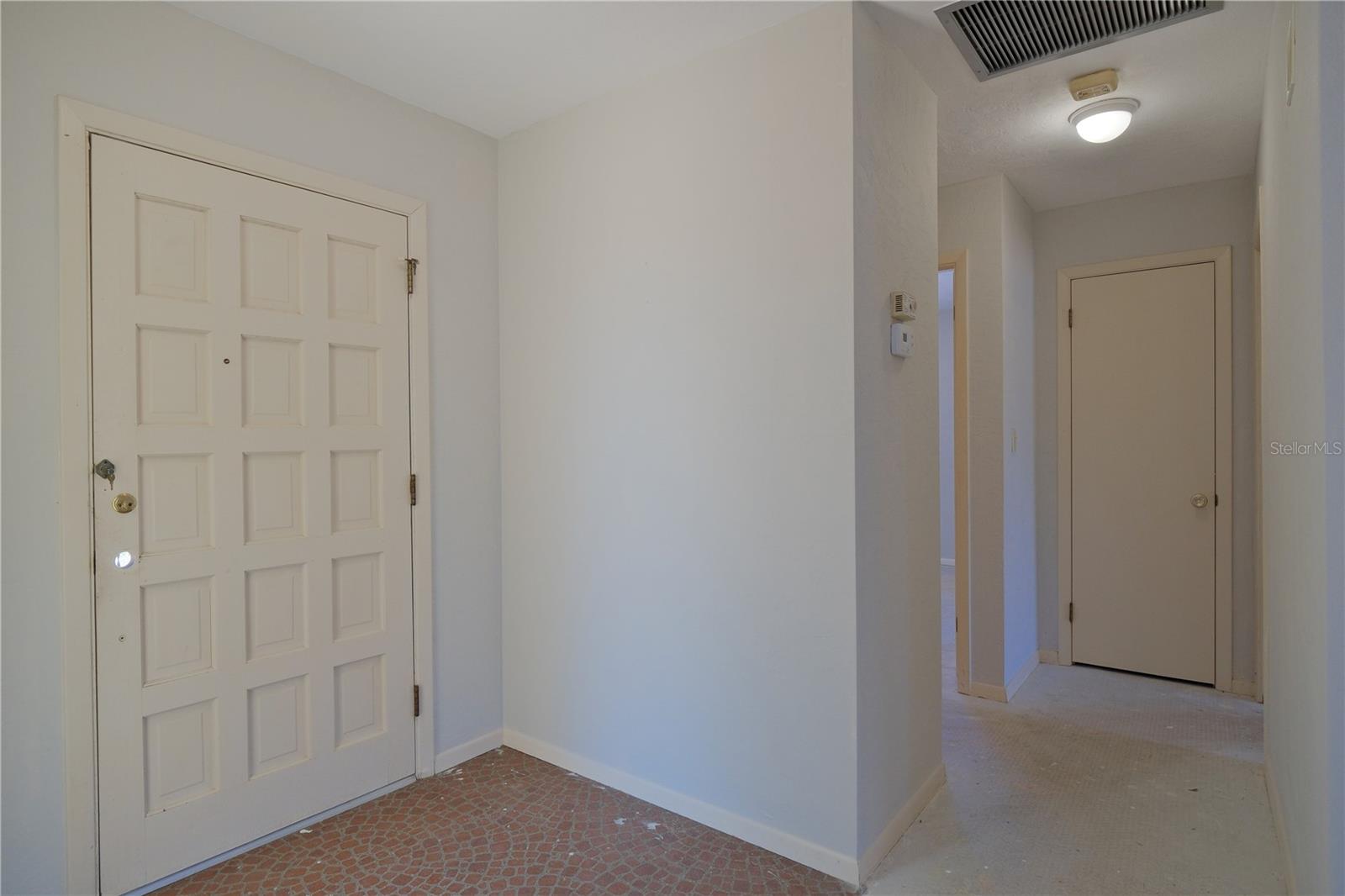 Listing photo id 15 for 1223 De Narvaez Avenue