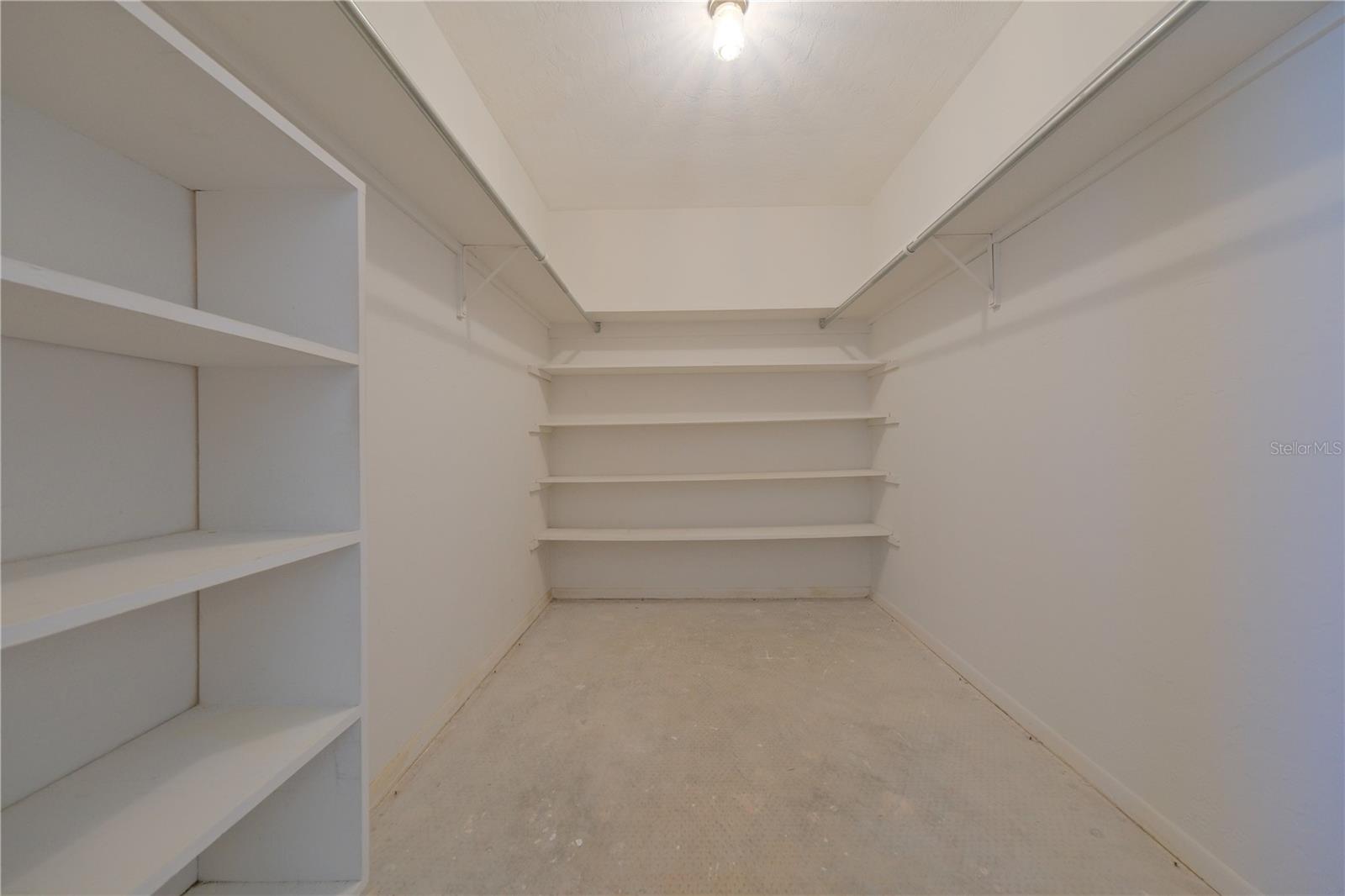Listing photo id 19 for 1223 De Narvaez Avenue