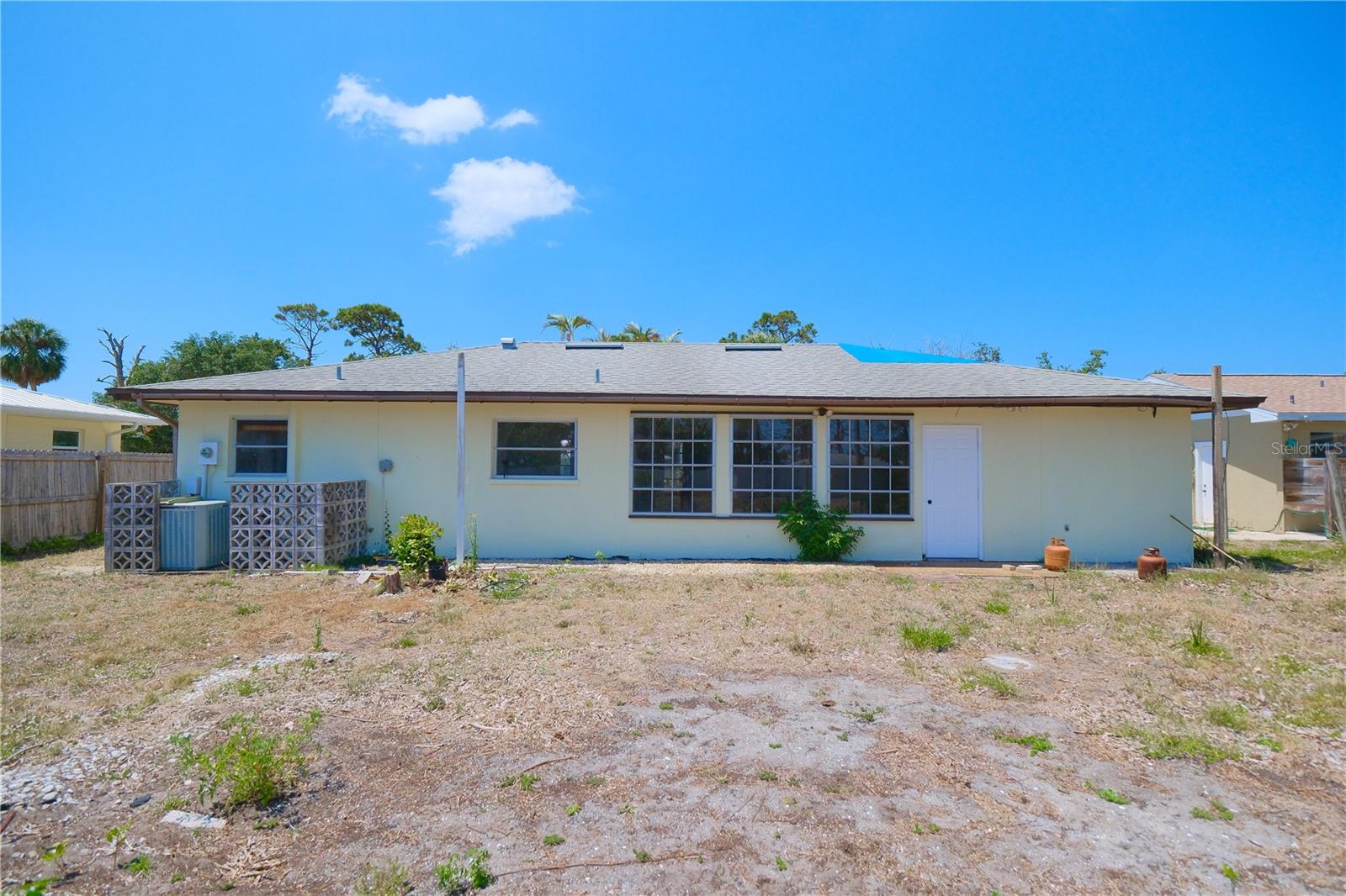 Listing photo id 23 for 1223 De Narvaez Avenue