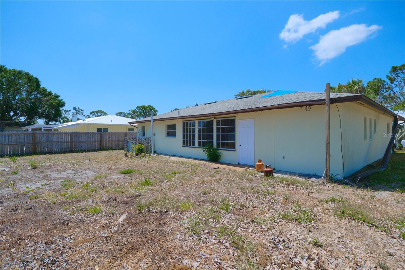 Listing photo id 24 for 1223 De Narvaez Avenue