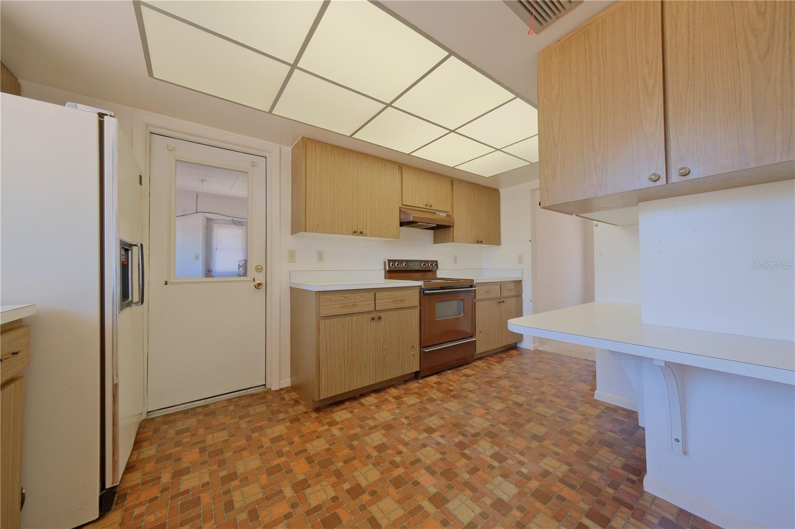 Listing photo id 25 for 1223 De Narvaez Avenue