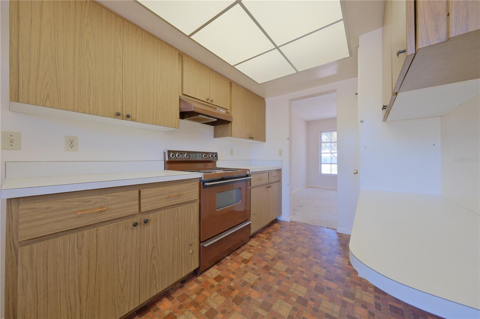Listing photo id 26 for 1223 De Narvaez Avenue