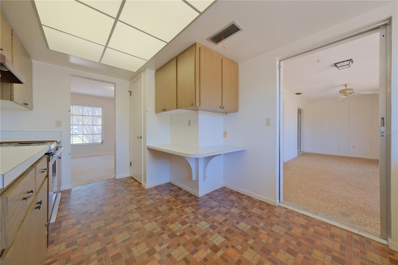 Listing photo id 27 for 1223 De Narvaez Avenue