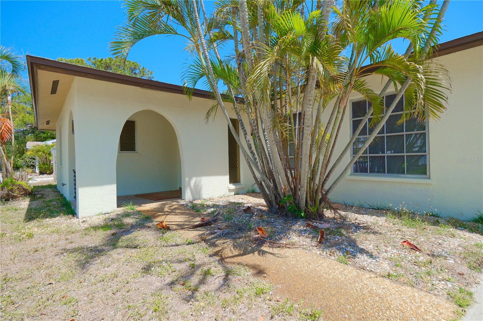 Listing photo id 1 for 1223 De Narvaez Avenue