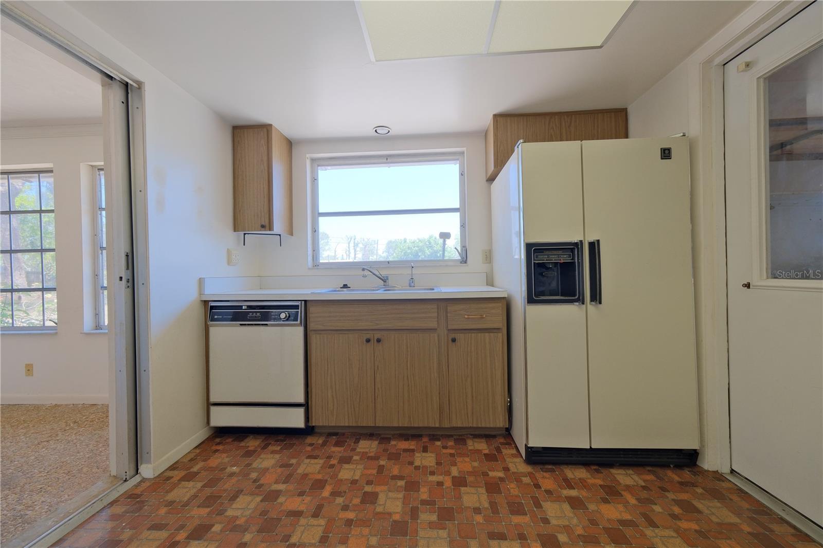 Listing photo id 29 for 1223 De Narvaez Avenue