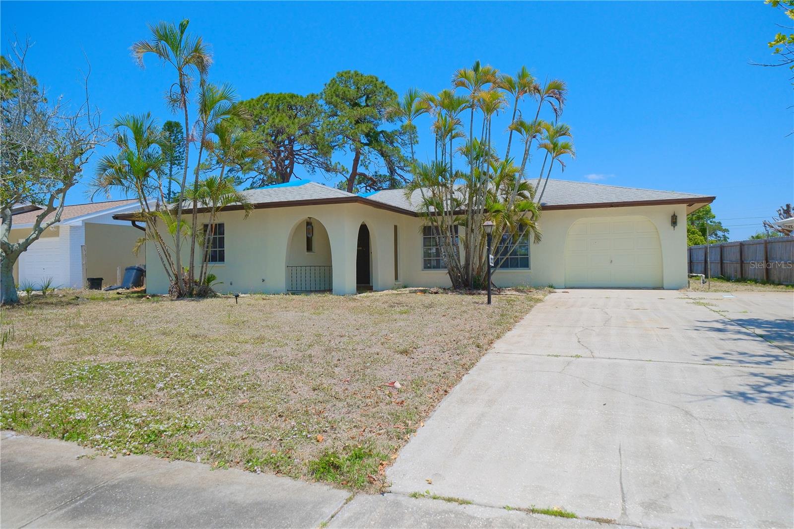Listing photo id 32 for 1223 De Narvaez Avenue