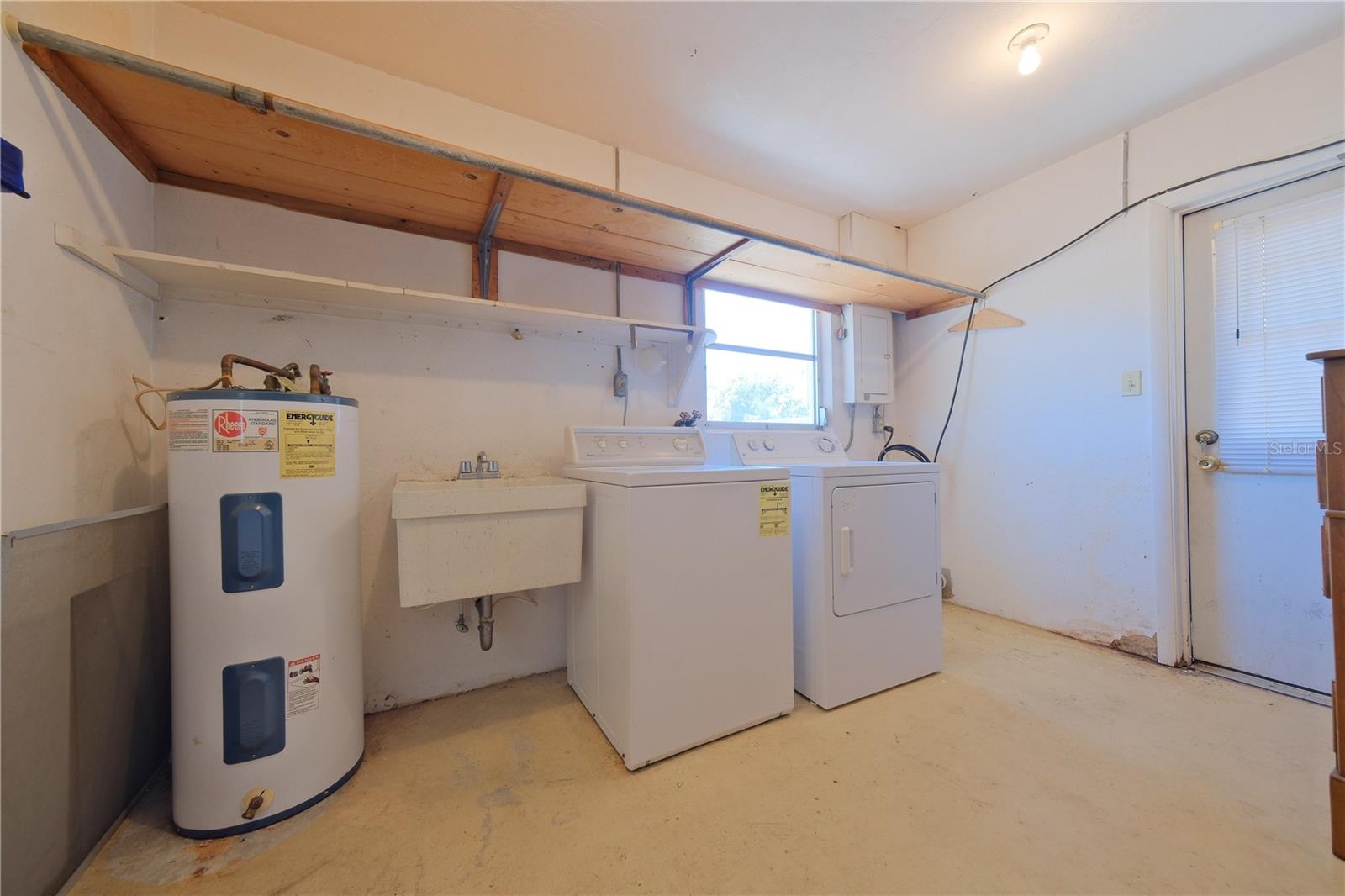 Listing photo id 34 for 1223 De Narvaez Avenue