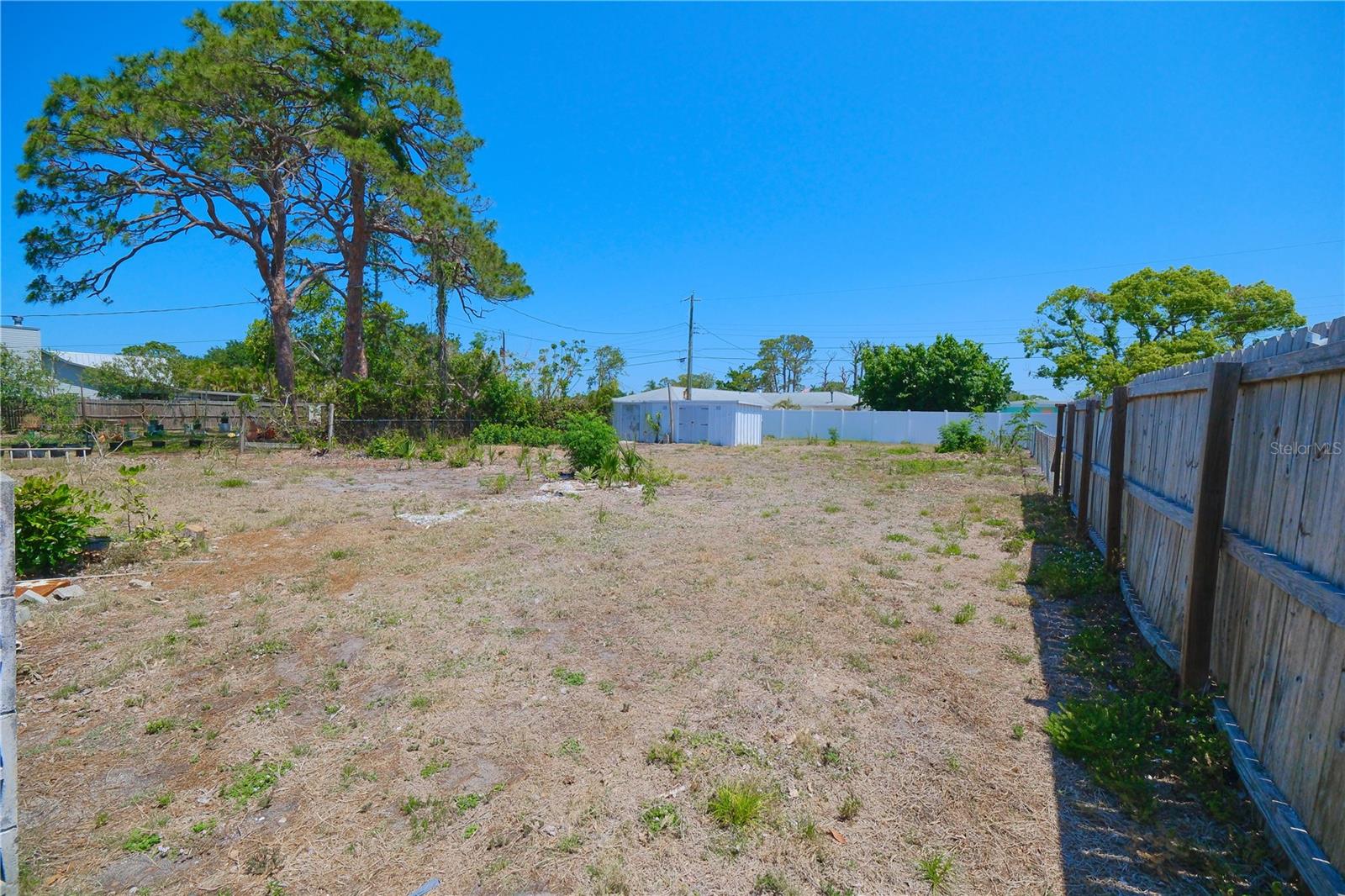 Listing photo id 37 for 1223 De Narvaez Avenue