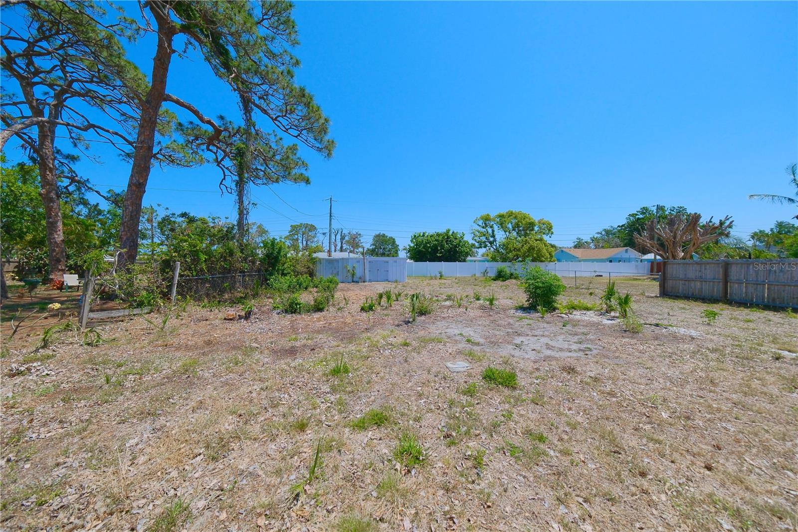 Listing photo id 38 for 1223 De Narvaez Avenue