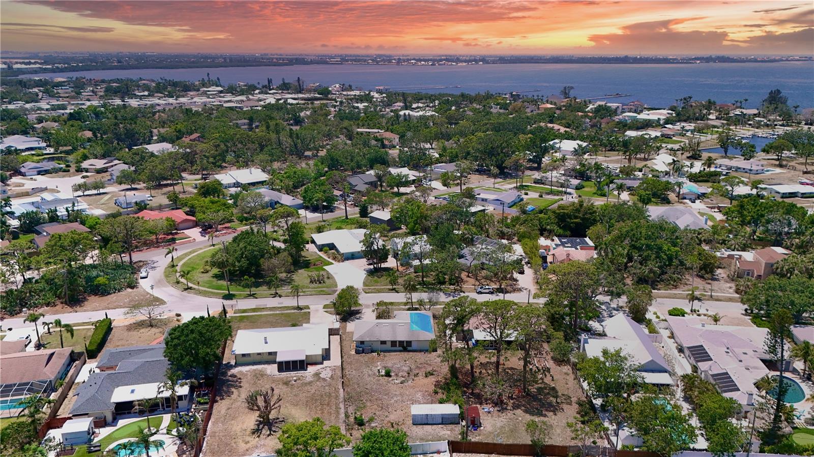 Listing photo id 40 for 1223 De Narvaez Avenue