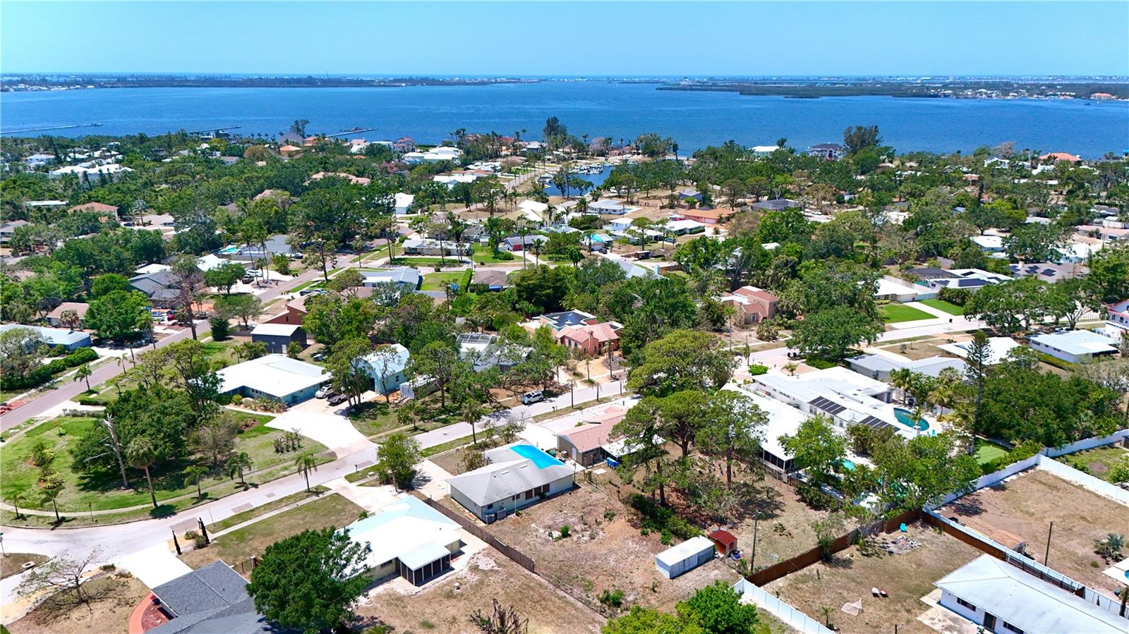 Listing photo id 41 for 1223 De Narvaez Avenue