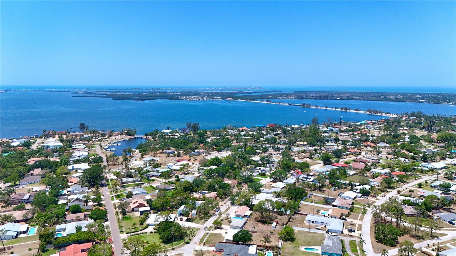 Listing photo id 42 for 1223 De Narvaez Avenue