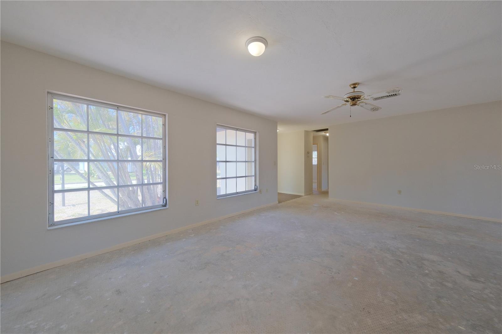 Listing photo id 6 for 1223 De Narvaez Avenue