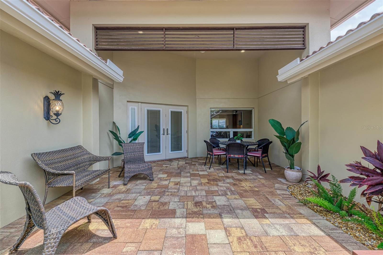 Image 11 of 97 For 1038 Contento Street