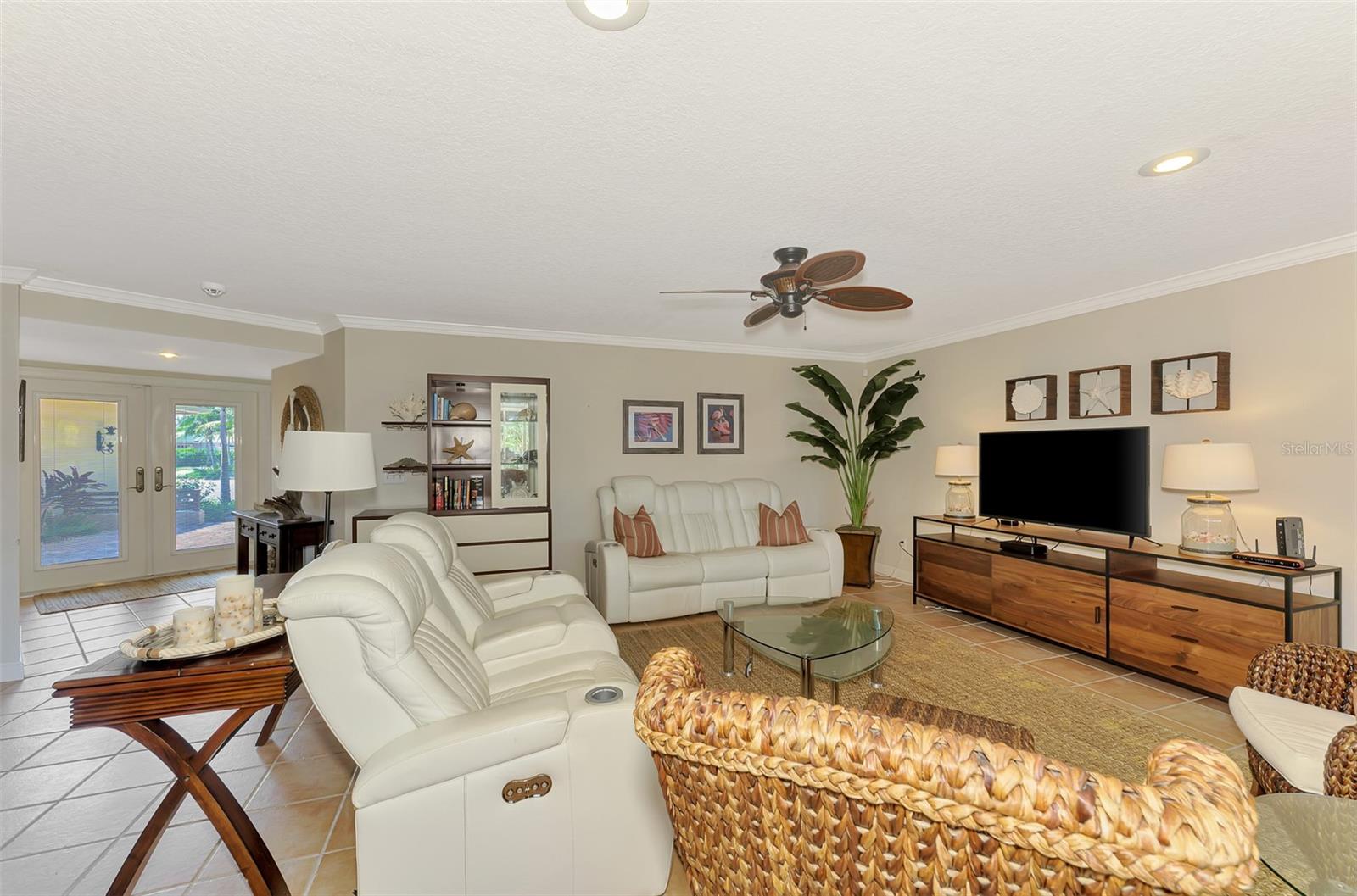 Image 18 of 97 For 1038 Contento Street