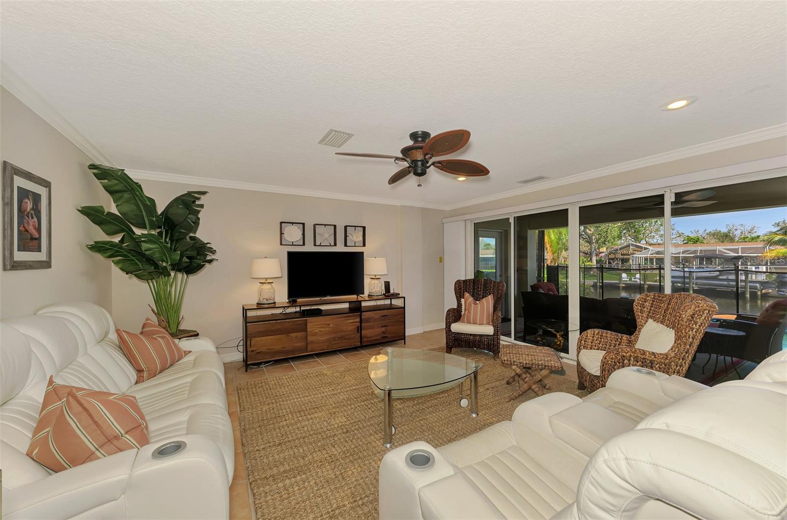Image 19 of 97 For 1038 Contento Street