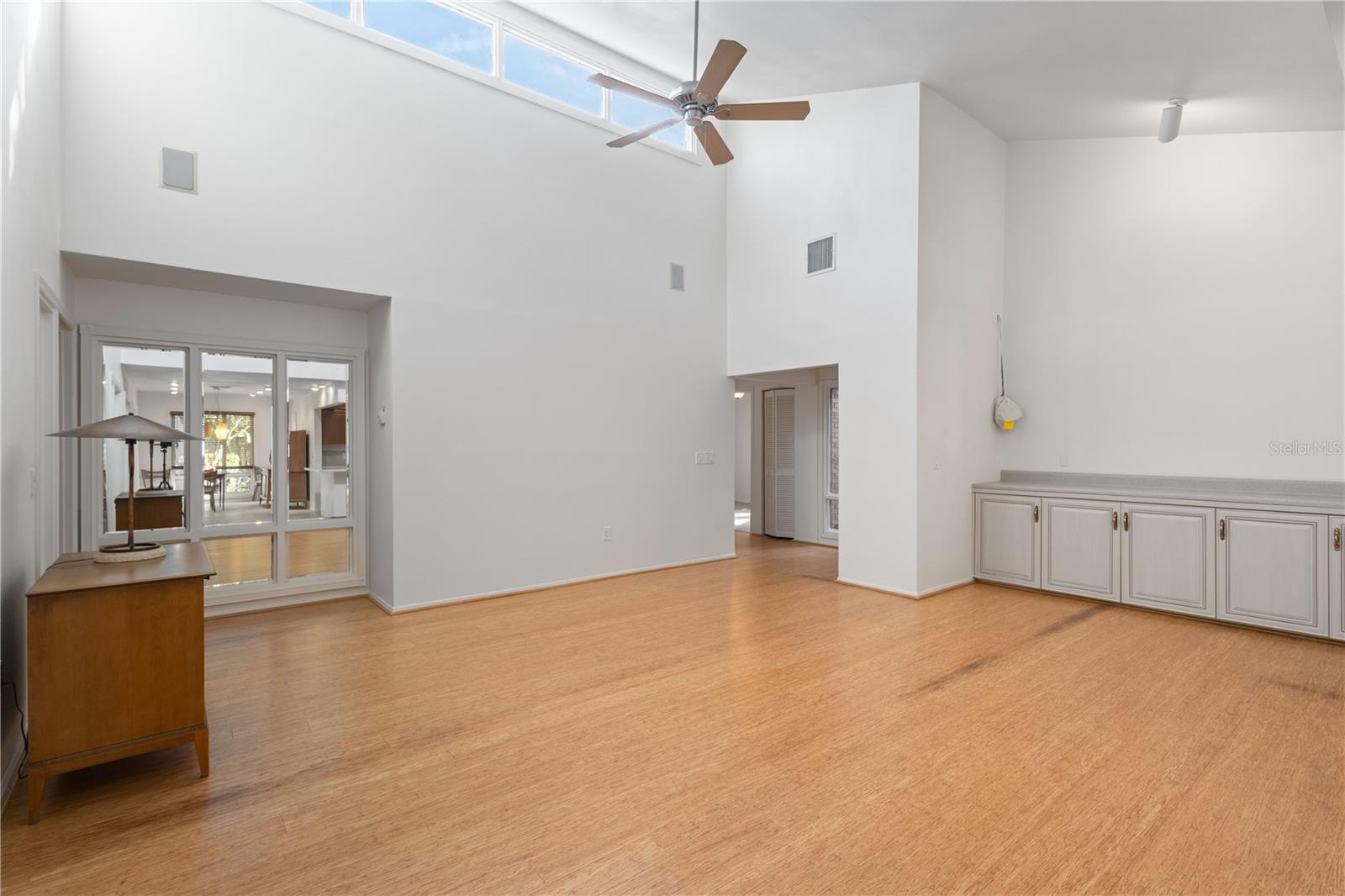 Image 10 of 33 For 1502 Water Oak Way S