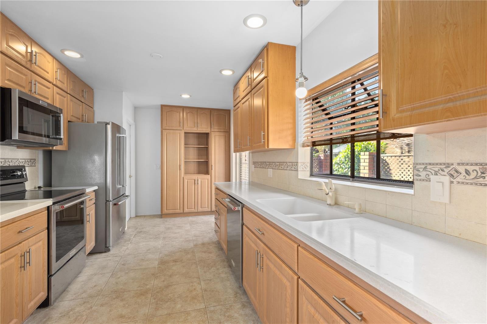 Image 18 of 33 For 1502 Water Oak Way S
