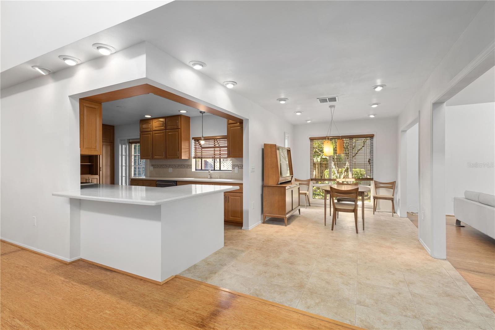 Image 21 of 33 For 1502 Water Oak Way S