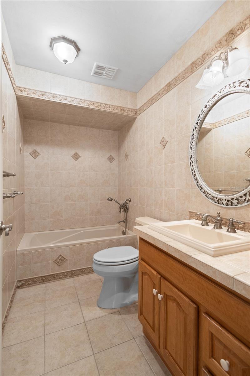 Image 23 of 33 For 1502 Water Oak Way S