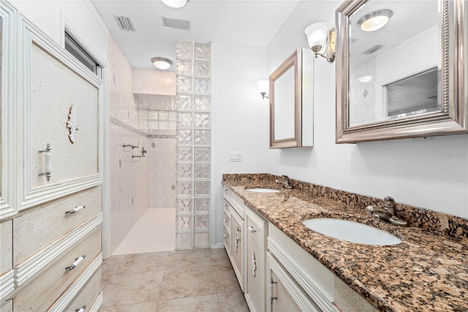Image 27 of 33 For 1502 Water Oak Way S