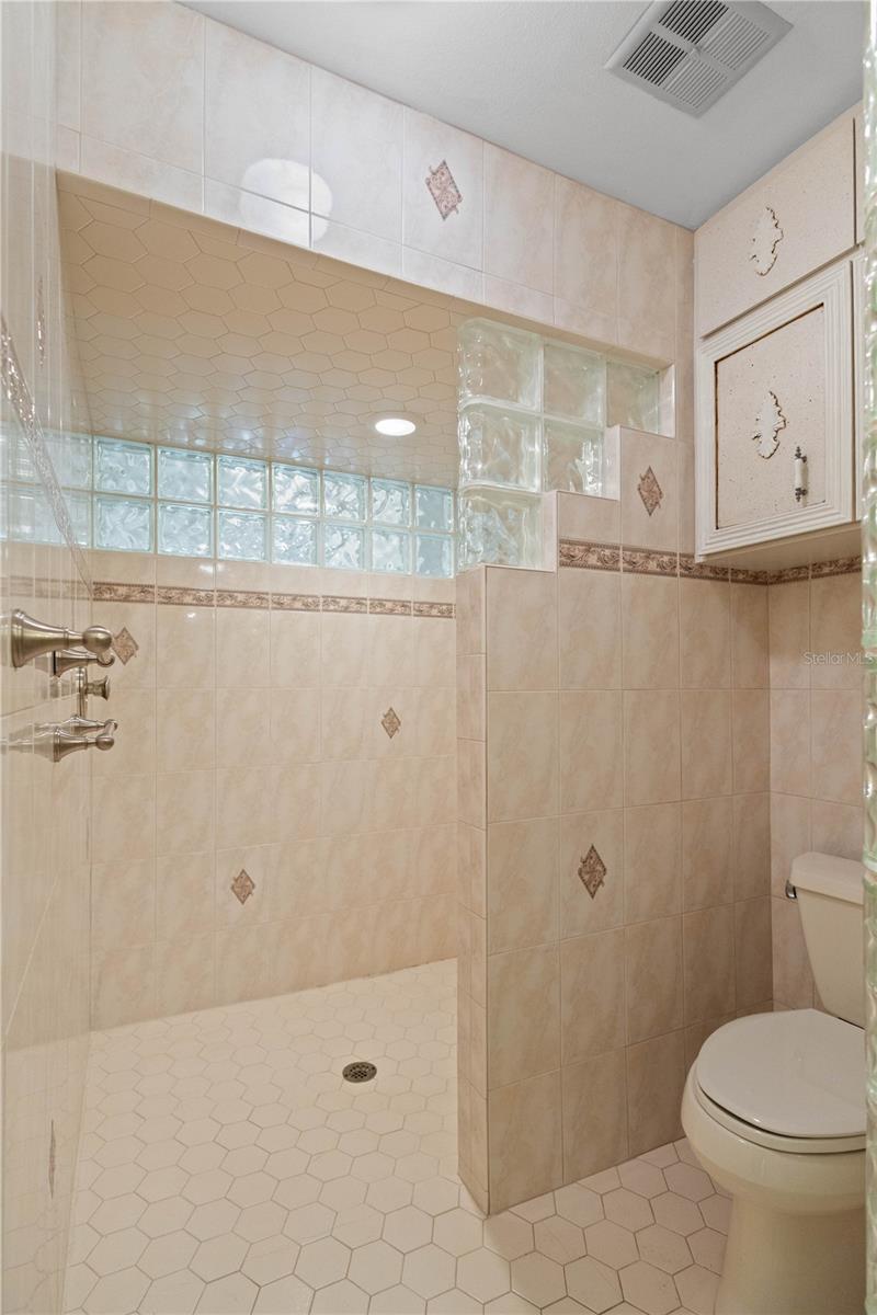 Image 28 of 33 For 1502 Water Oak Way S