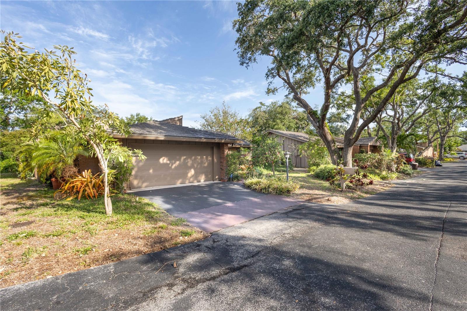 Image 3 of 33 For 1502 Water Oak Way S
