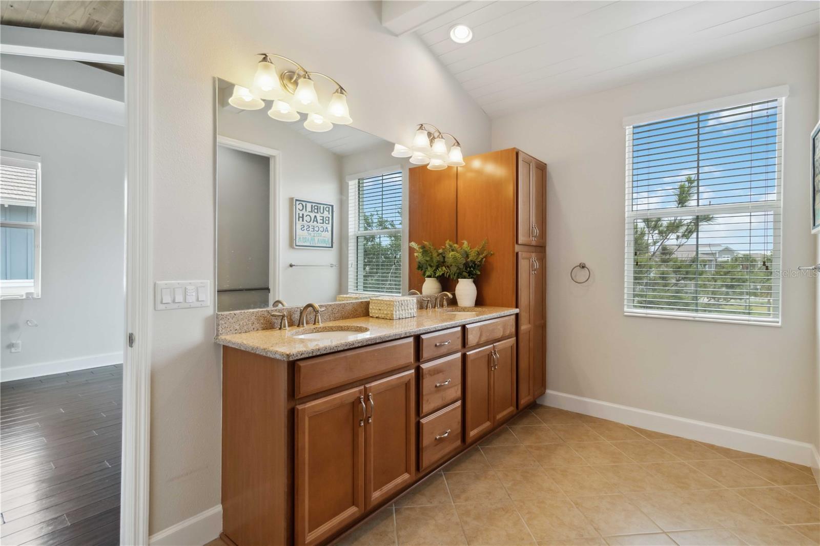 Image 19 of 48 For 230 Sapphire Lake Drive 201