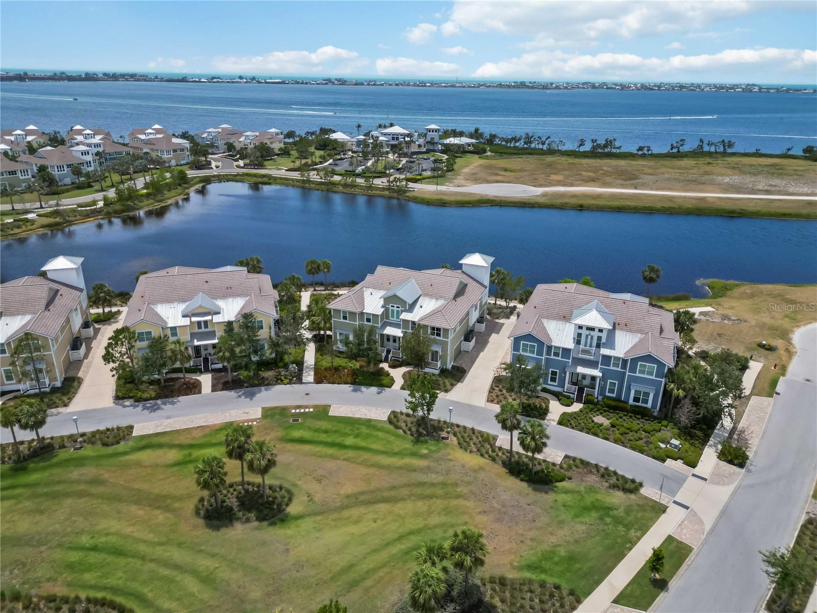 Image 34 of 48 For 230 Sapphire Lake Drive 201